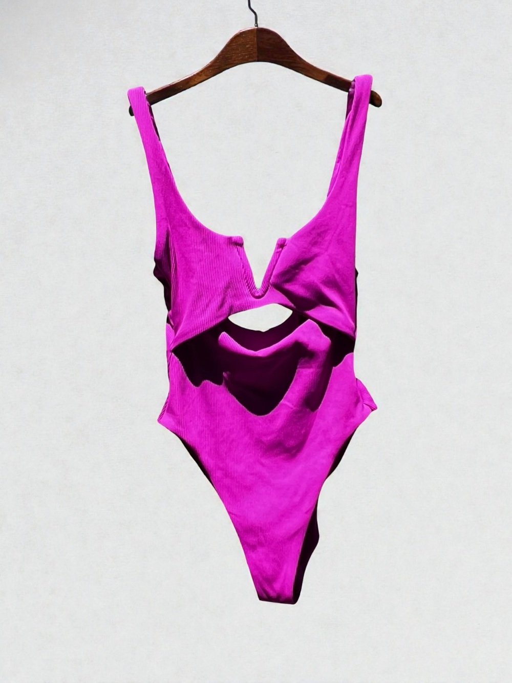 🌻EUC Summerful Waikiki One Piece Cutout High Leg Swimsuit Size Small